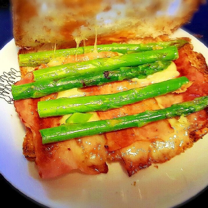 アスパラとベーコンのガーリックチーズソテー 簡単おかず 暮らしニスタ